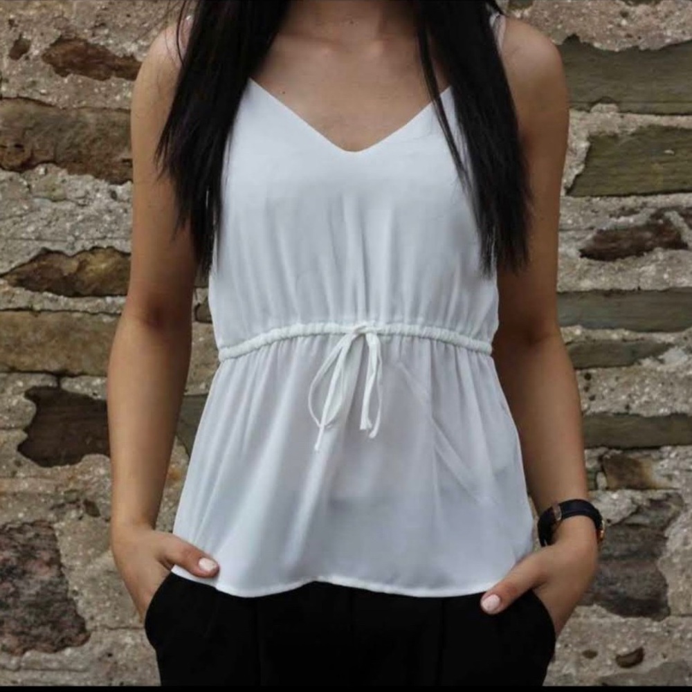 Aritzia Elegant White Women's Sleeveless Top Sz M
